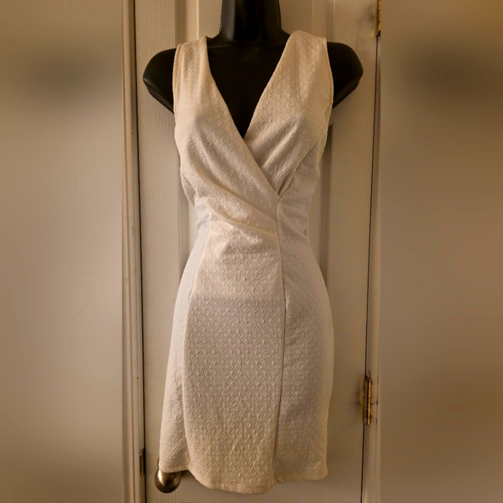 Elegant Off-White Sleeveless Dress NWOT